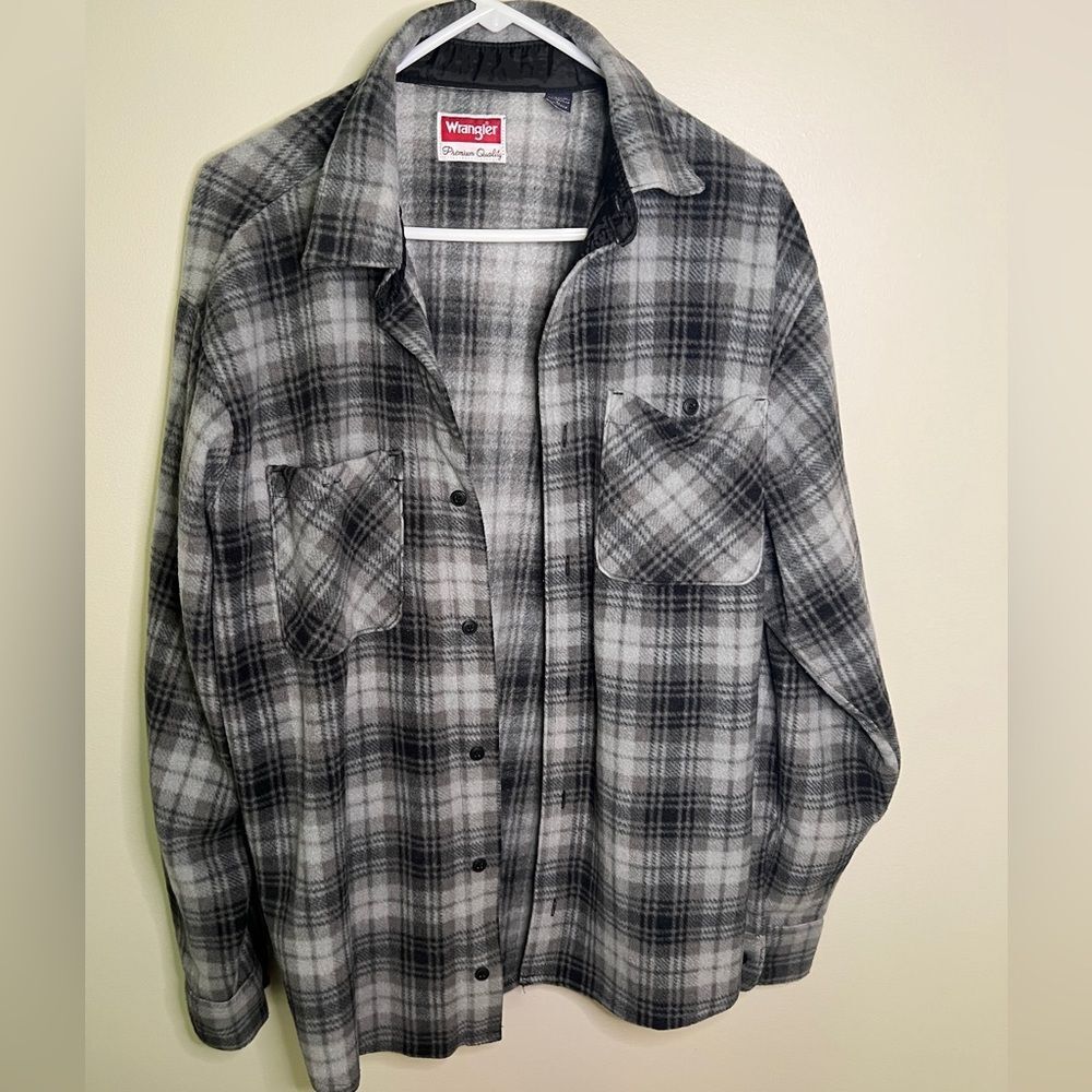 Wrangler size L shacket gray black comfortable oversized flannel jacket